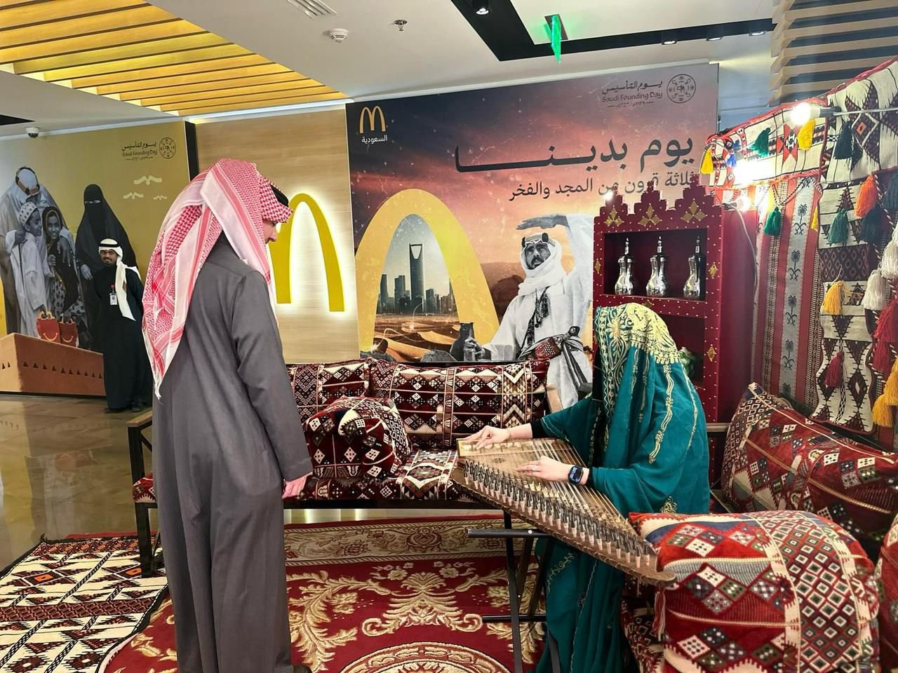 الاحتفالات الداخلية والخارجية